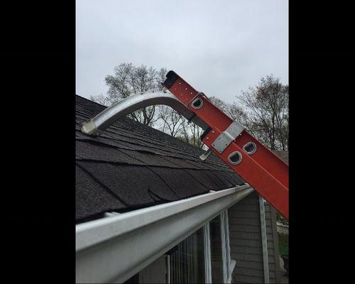 Gutters cleaning