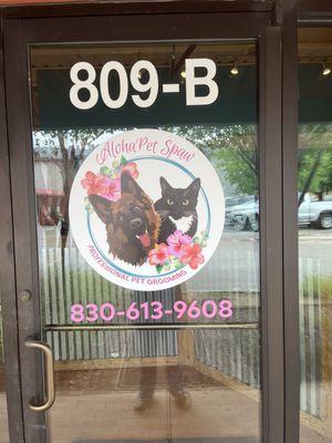 Pet grooming, dog grooming, cat grooming.