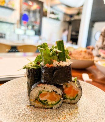 Salmon shiso roll
