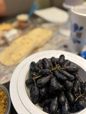 Moon grapes are really sweet, 3 lb for $ 5.98 09.26.25