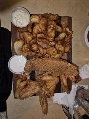 V wings n thing. Whole wings a catfish.