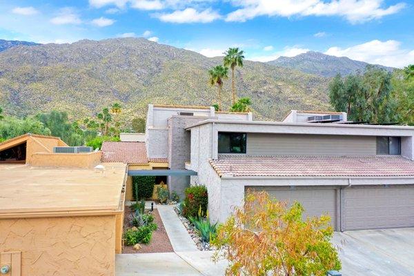 Palm Spring Townhome
2091 South Ramitas Way
Palm Springs, California