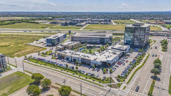 The Denizen in District 121 offers a diverse array of entertainment, dining, and shopping options within easy walking distance.