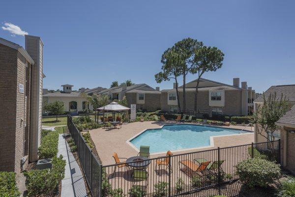 Hollyview Apartments