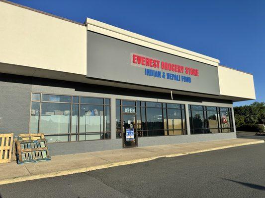 Everest Grocery Store