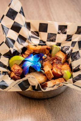 Los mejores chicharrones de Miami, Crujientes, dorados y con ese toque perfecto de sazón que solo se encuentra aquí