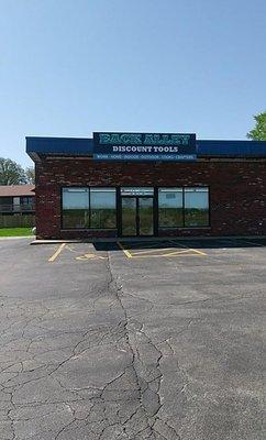 Storefront, Can be seen from Interstate 44 and Old Route 66