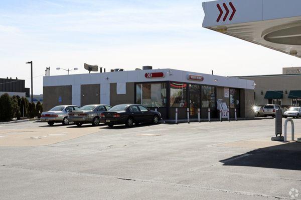 Grant auto Garage is is located behind the lukoil mini market