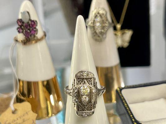 GasLamp Antiques & Decorating Mall