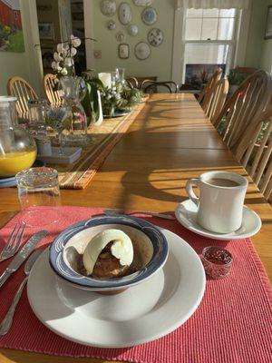 Lovely baked apple and ice cream as a starter for each breakfast. Not to mention the delicate yet homey decor that accompanies it.