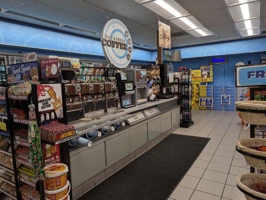 I tried the cinnamon coffee. You have to ask for a stirrer and lid at the counter.