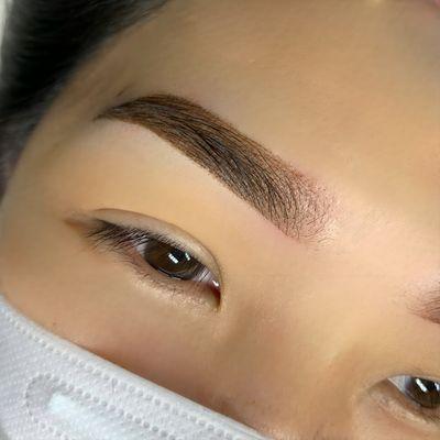 Fresh ombre brows