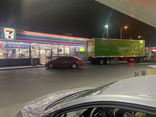 Plenty of parking and easy in and out access! Reasonably priced gas.