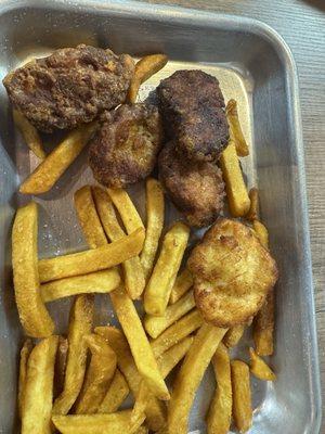 Chicken nuggets with fries