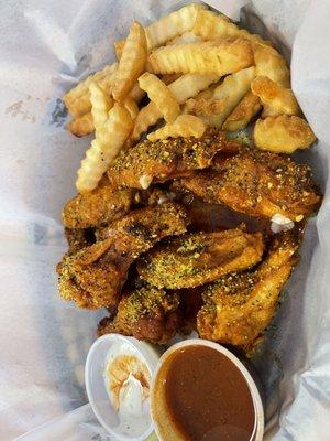 10pc wings meal. Hot w/ lemon pepper sprinkles.