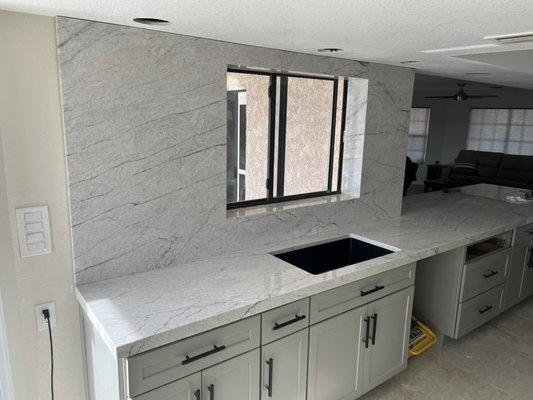 One piece full backsplash