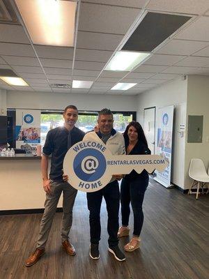 Our client Oscar, first time homebuyer, Fabian and I. May 2021.