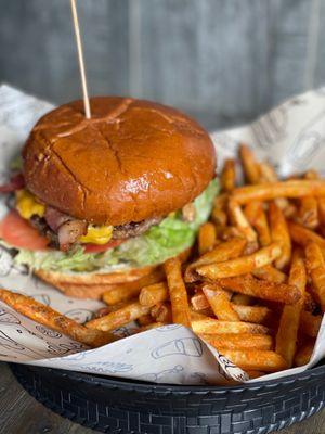 Bacon burger with fresh fries