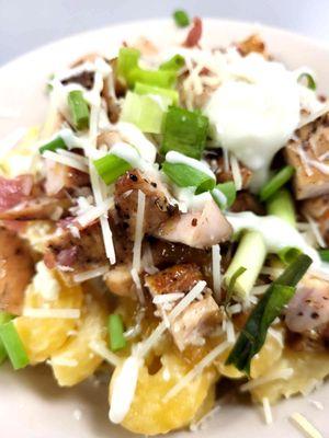 Mac and Cheese with Pineapple Chicken, Blue Cheese and Jalapeño Ranch Dressing.