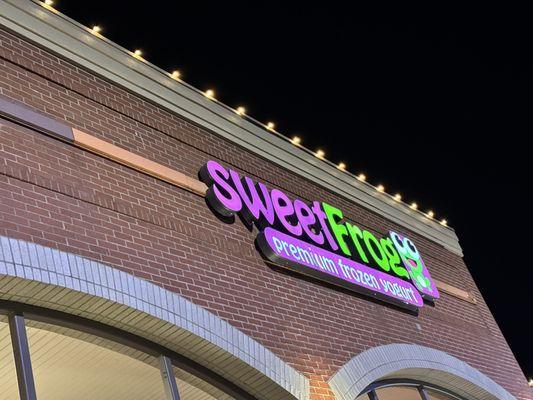 sweetFrog Premium Frozen Yogurt