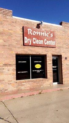Ronnie's Dry Clean Center