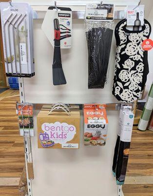 Lots of kitchen items available: Insulated wine bottle bags, bentgo lunch boxes, stainless steel straws and more!