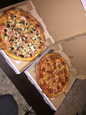Veggie & susage pizza (left) pepperoni pizza (right) (halal)