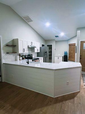 Fresh new kitchen. Clean, modern and full of light!