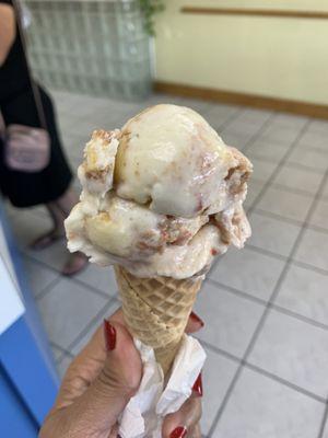 Guava cheesecake ice cream