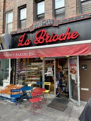 Bakery La Brioche Café