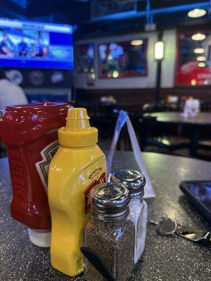 Rj's Pub