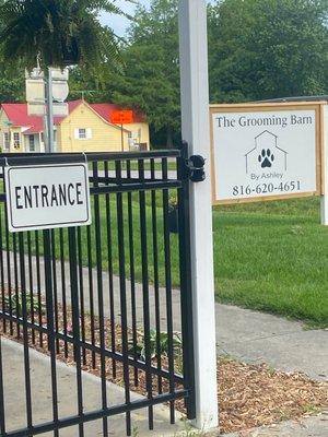 The Grooming Barn By Ashley