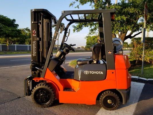 Quality Forklift & Equipment