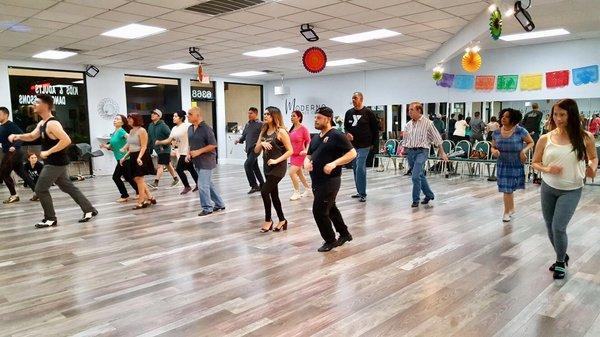 Moderno Dance Center