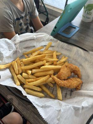 Chicken tender kids meal