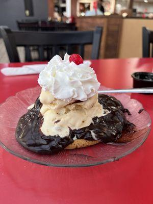 Chocolate chip cookie sundae