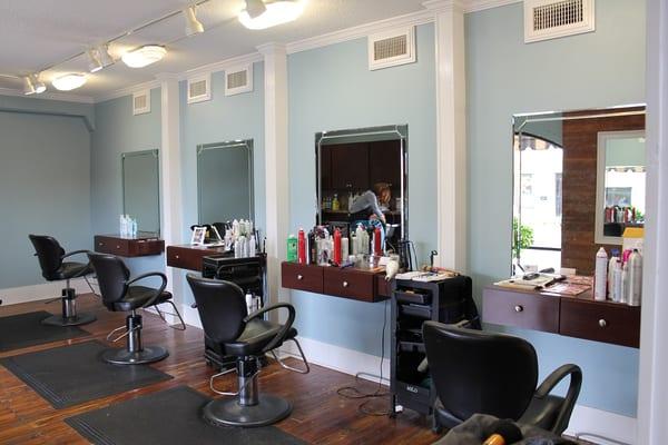 In A Tangle Salon