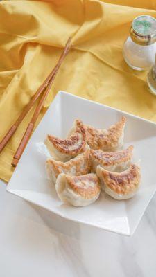 Pot Sticker - Crispy outside and yet juicy inside.