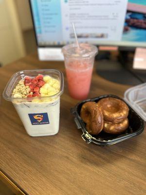 Protein smoothie bowl. Mango this time. Protein donuts plain no toppings so good!