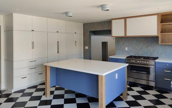 Beautiful two-tone kitchen designed by Whelan Design House located in Costa Mesa, CA