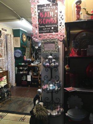 Bath bombs, jewelry, crafts, gifts and more. Much more!