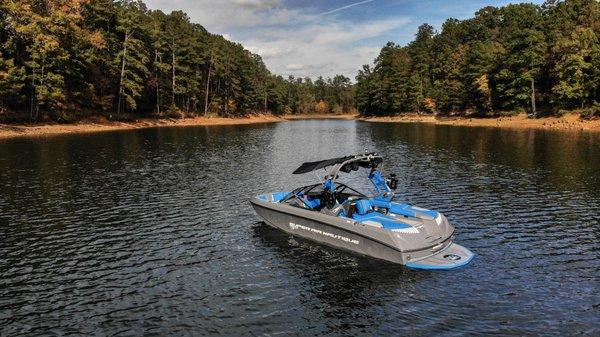 Buywake Nautique G21 on Allatoona - towboat of GAWL