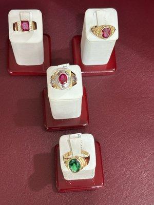 Anillos de caballero 14K Oro con zirconias .