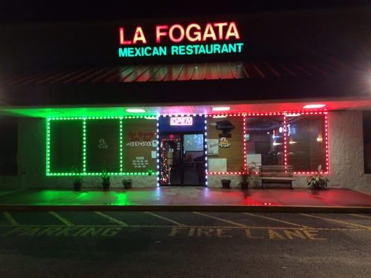 They have this place lit up well. Wonderful place to eat!