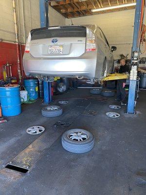 J & E Mufflers & Brakes