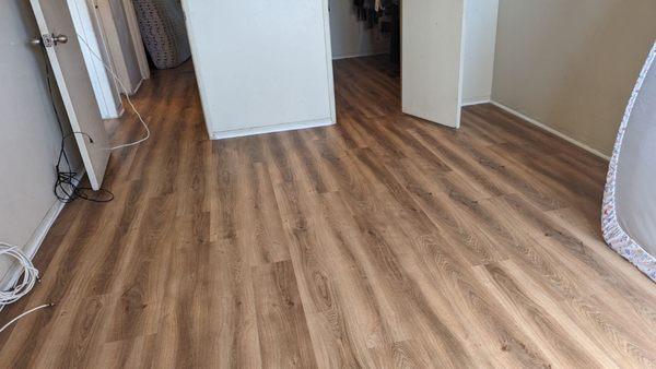 Aldo's Carpet Service - Instalación de pisos laminados