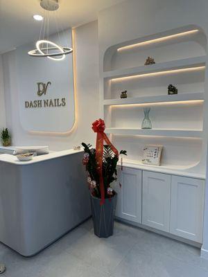 Dash Nails