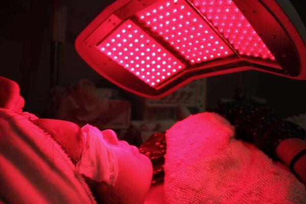 LED light therapy:
Red light helps improve circulation, fine lines, and wrinkles. It targets inflammation, and can help tackle acne.