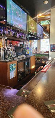 Montella's Pub