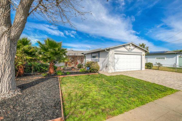 Natalee Alering - Wells & Bennet